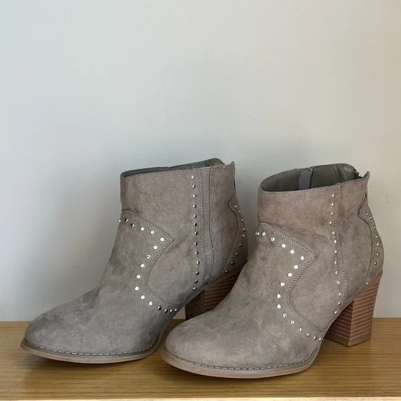 Torrid 8W Taupe Ankle Boots Stud Trim. - Picture 3 of 7